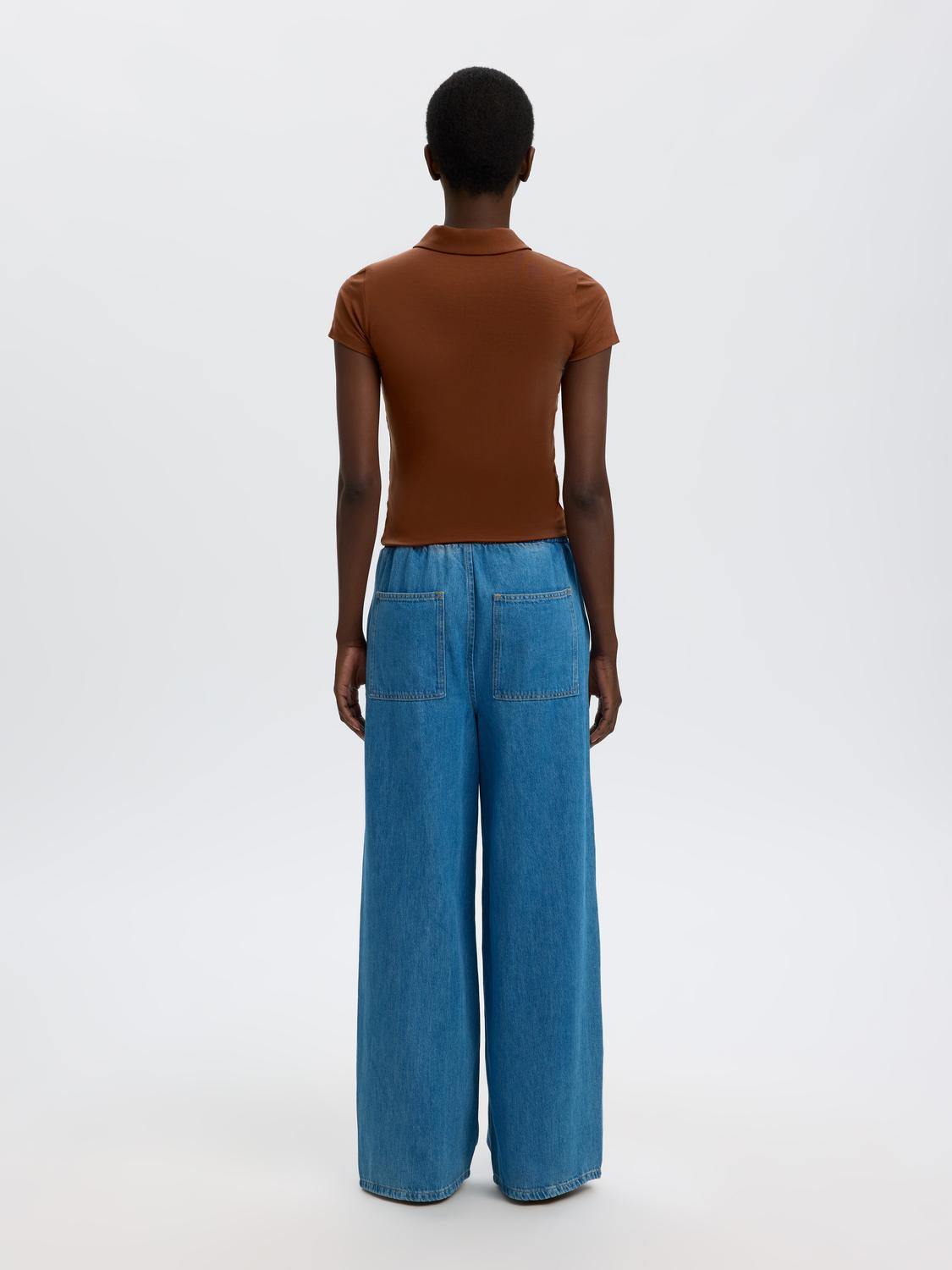 model_shot-back